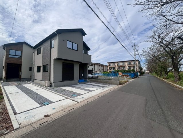 【1号棟】越谷市花田新築戸建ての前面道路含む現地写真