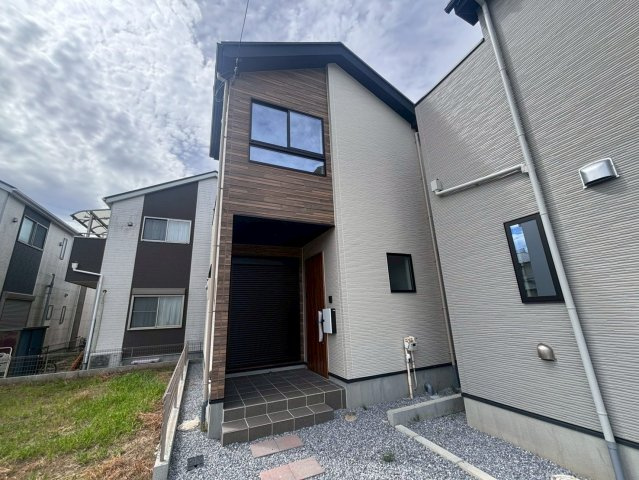 【1号棟】越谷市花田新築戸建ての外観|家賃並みのお支払いで新築戸建てを♪