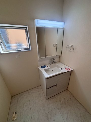 越谷市宮本町新築戸建ての独立洗面台