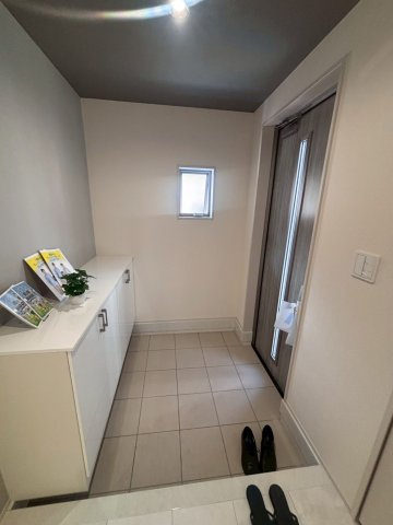 越谷市宮本町新築戸建ての玄関