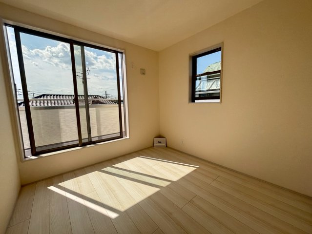 越谷市宮本町新築戸建ての洋室