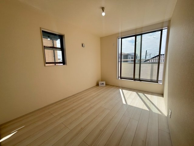 越谷市宮本町新築戸建ての洋室