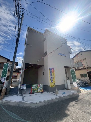 越谷市宮本町新築戸建ての前面道路含む現地写真