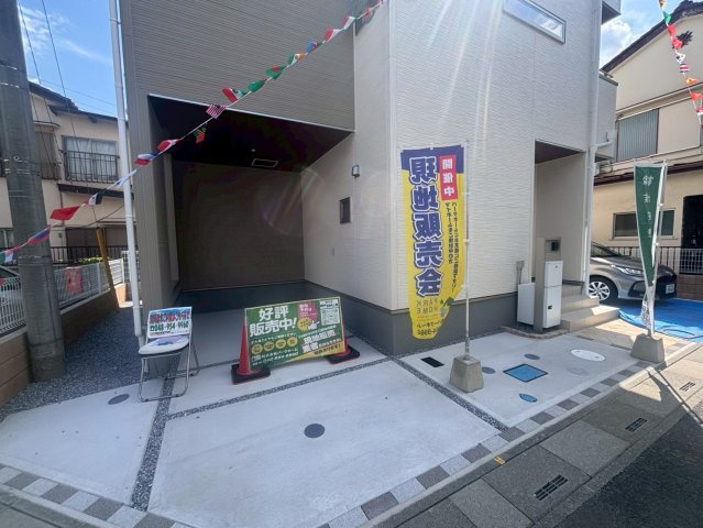 越谷市宮本町新築戸建ての駐車場