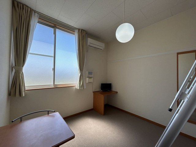 レオパレスグリーン青毛の居間・リビング