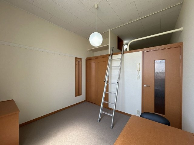 レオパレスグリーン青毛の居間・リビング