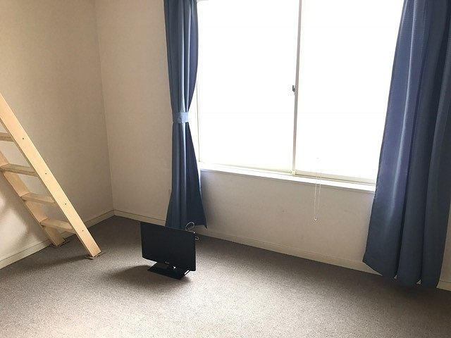 レオパレスＳＨＩＺＵＫＡの居間・リビング