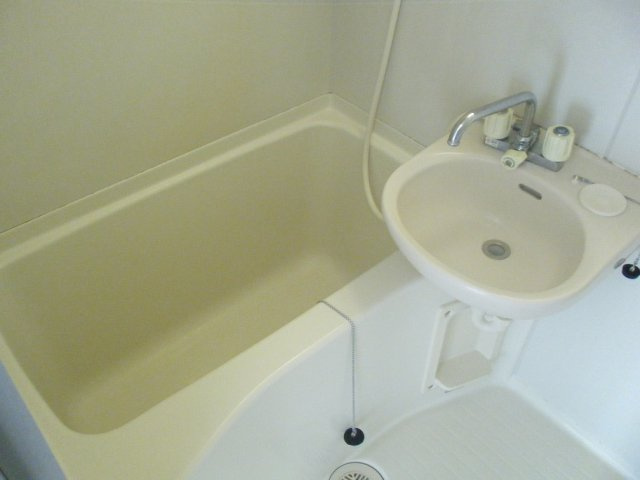 レオパレスＳＨＩＺＵＫＡの浴室