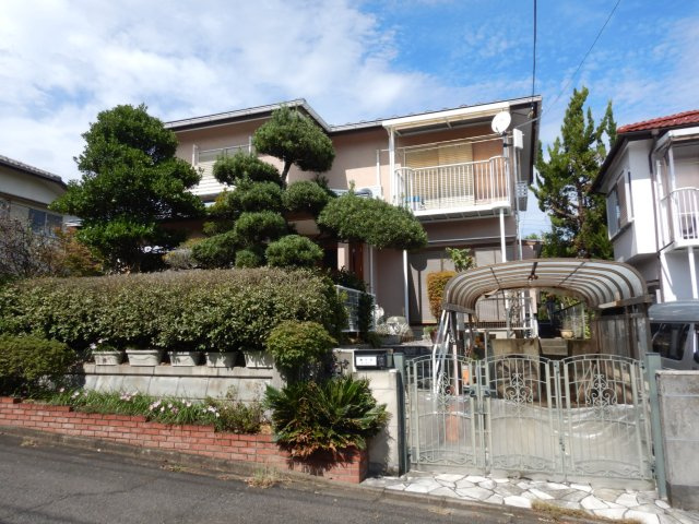 鳩山町楓ケ丘中古住宅の外観