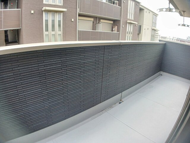 メゾン　ド　シュシュ　ウェストのバルコニー