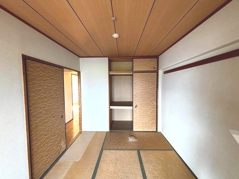 長岡京グリーンマンションの和室|和室（約6帖）
お子様のお昼寝スペースにちょうど良いお部屋です。