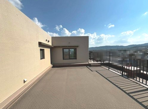 長岡京グリーンマンションのバルコニー|広々としたルーフバルコニー
ご家族のライフスタイルに合わせて、ゆったりとご使用いただけます♪