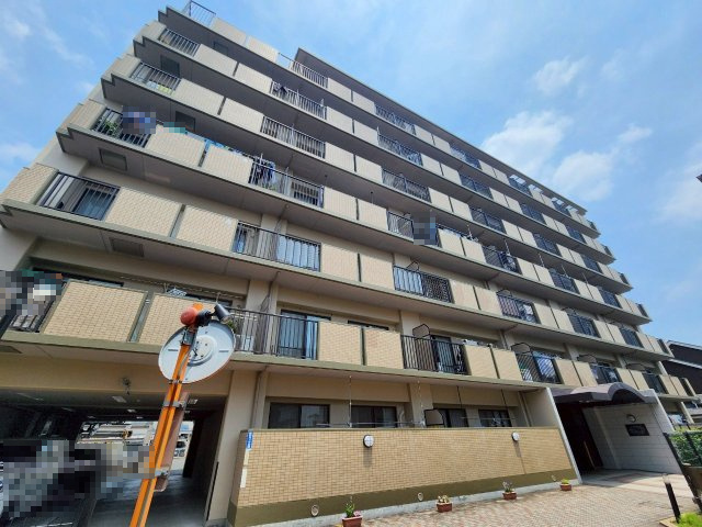 長岡京グリーンマンションの外観|全53戸のマンションです。