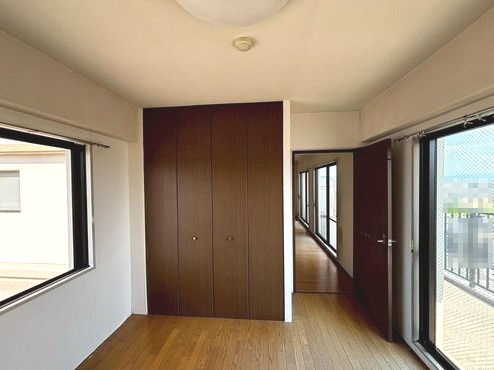 長岡京グリーンマンションの洋室|LDK横の洋室（約5帖）