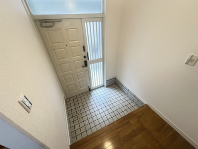 【玄関】 | 和泉市寺田町1丁目戸建 | 玄関