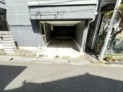 【駐車場】 | 和泉市寺田町1丁目戸建 | 車庫スペース