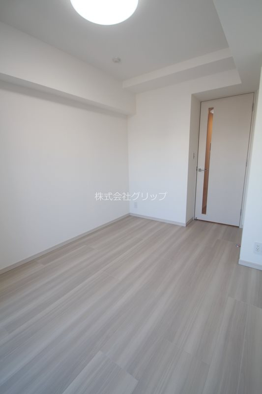 オルタナ横濱阪東橋の洋室