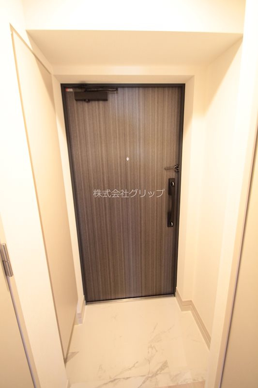 オルタナ横濱阪東橋の玄関