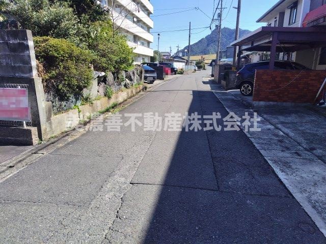 ６５４９８　岐阜市岩倉町土地の前面道路含む現地写真