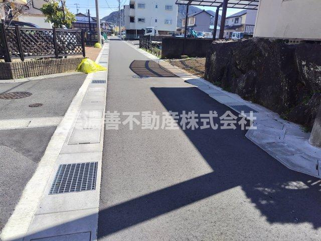 ６５４９８　岐阜市岩倉町土地の前面道路含む現地写真