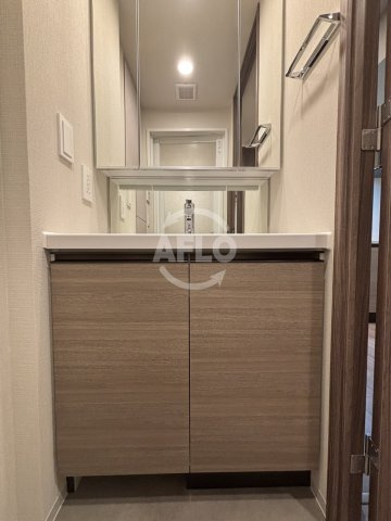 コンフォリア・リヴ本町WEST　Qの独立洗面台|コンフォリア・リヴ本町WEST Q  独立洗面台