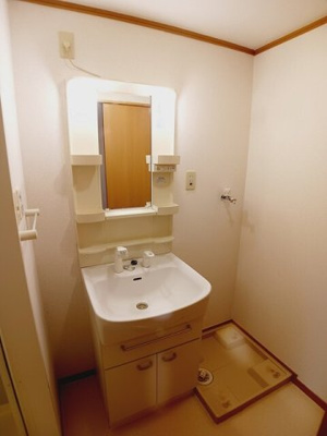 【洗面所】 | トゥールモンド | 脱衣スペースもあります