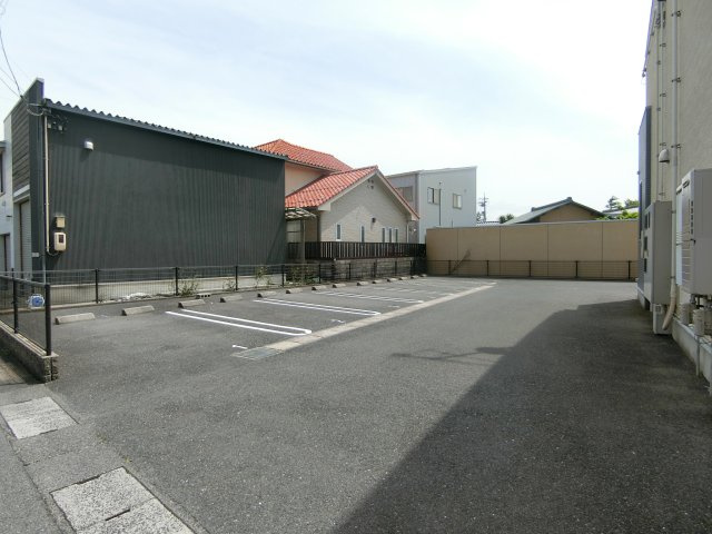 パインコーン　１番館の駐車場