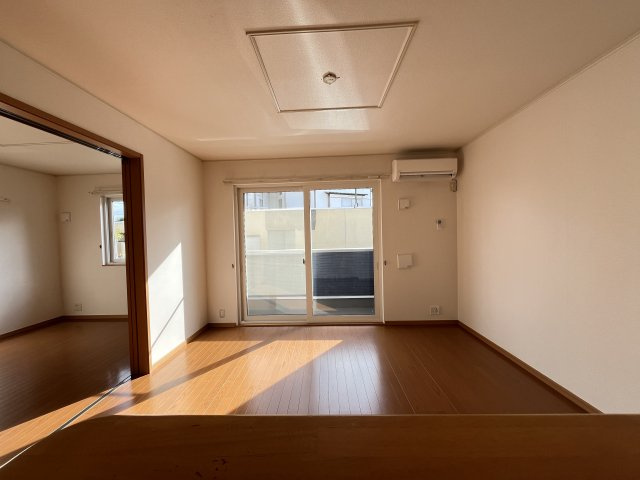 パインコーン　１番館の居間・リビング