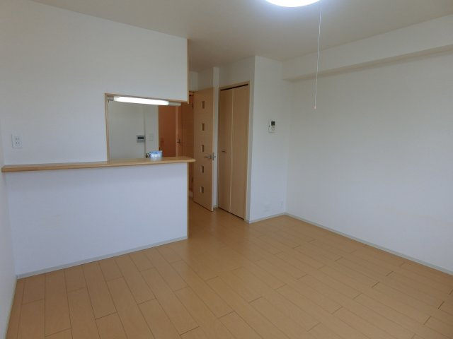 カーサ・アバンツァート　Ｂの居間・リビング|イメージ203号室の写真