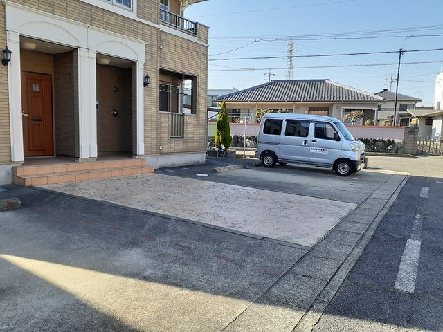 フローラルハイツⅠの駐車場|カースペースがあります