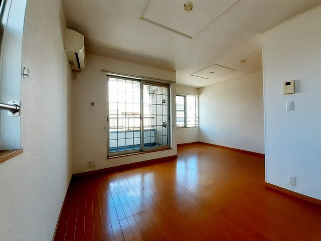 フローラルハイツⅠの居間・リビング|ゆったりとした居間です