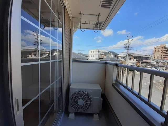 フローラルハイツⅠのバルコニー|バルコニー付きです