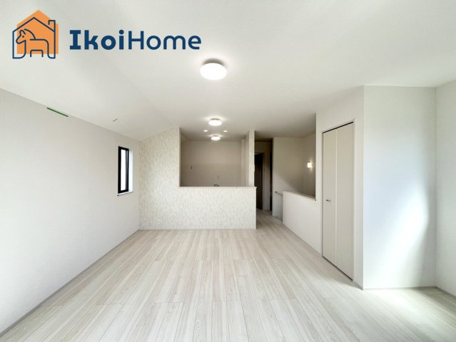 明石市太寺天王町　新築戸建の居間・リビング|【ホームページに現地動画掲載中】●年中無休：当日予約可●リビングは長方形で家具配置のしやすい間取り！