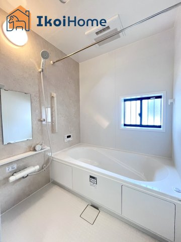 明石市太寺天王町　新築戸建の浴室|【ホームページに現地動画掲載中】●年中無休：当日予約可●小窓があり換気良好の浴室です。