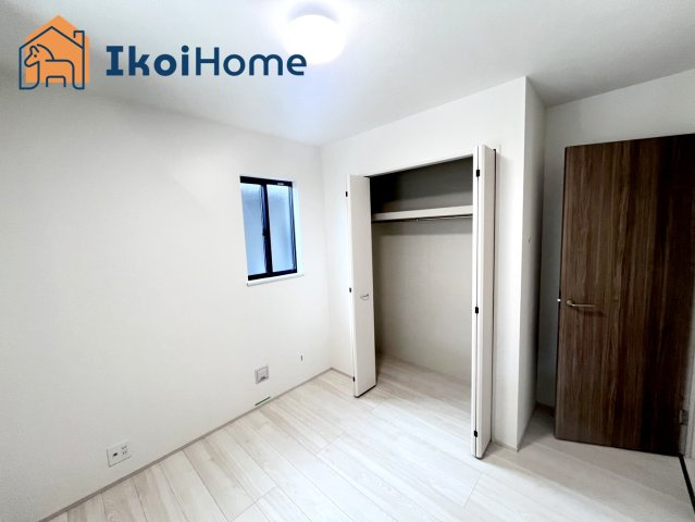 明石市太寺天王町　新築戸建の寝室|【ホームページに現地動画掲載中】●年中無休：当日予約可●※カーテン・カーテンレールは付いておりません