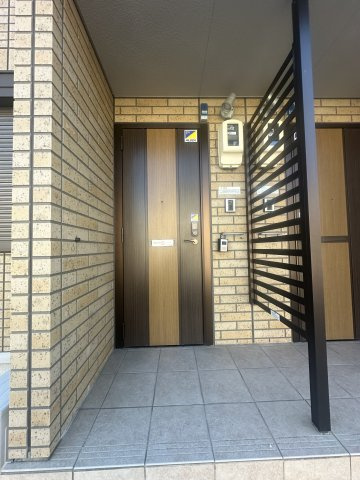サンシャインヒルズM B棟のエントランス