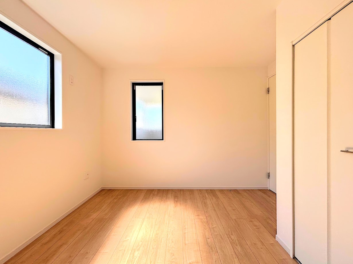 戸塚区平戸2丁目　新築戸建ての洋室|◆子どものスタディ空間として、あるいは書斎やホビールームとして生活スタイルに合わせて使えるプライベートルーム。居心地のいい落ち着いたインテリアが似合います。
