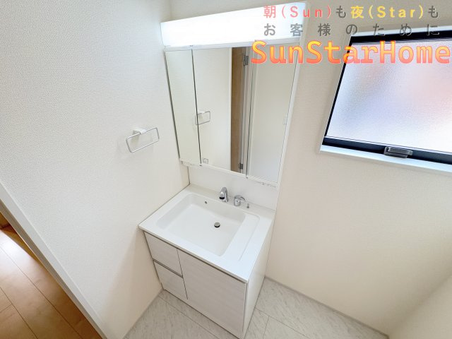 【サンスターホーム】あきる野市草花　新築１号棟の独立洗面台