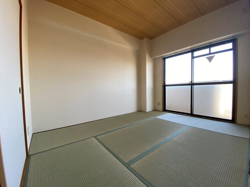 岸和田市上松町の賃貸マンションの和室|ゆったりとくつろげる和室です