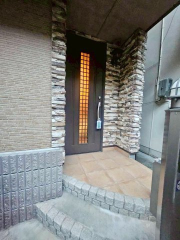 大阪市城東区新喜多1丁目　戸建の玄関