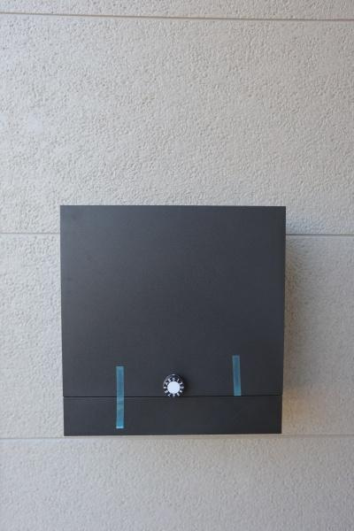 光吉第3-2号棟のキッチン|IHクッキングヒーターを採用したキッチンです。フラットなトップでお手入れがしやすく作業スペースもすっきりしています。操作パネルも見やすく使い勝手に配慮されています。