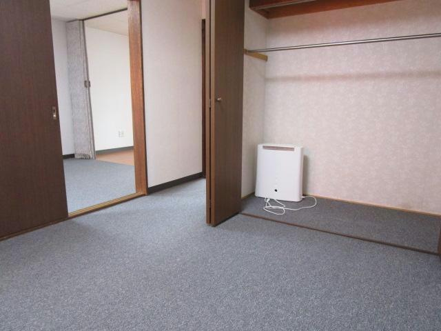 コスモハイツA棟の洋室