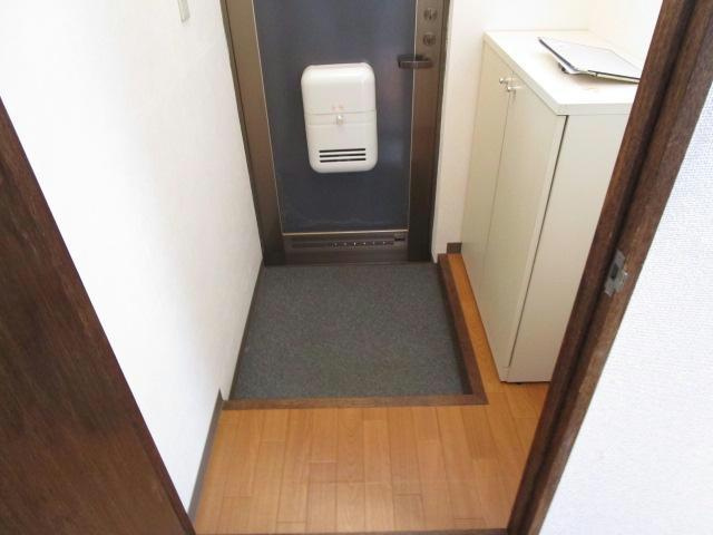 コスモハイツA棟の玄関
