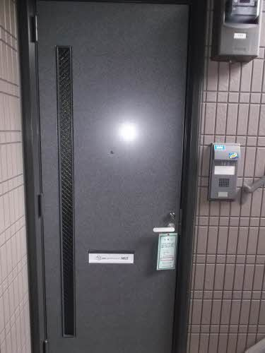 ファミール唐国IIの玄関