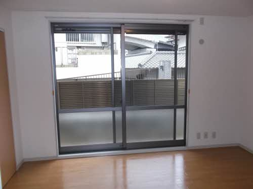 ファミール唐国IIの居間・リビング