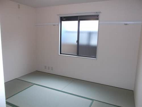 ファミール唐国IIの和室