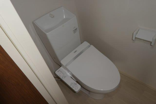 D-room平田のトイレ|ウォシュレット完備