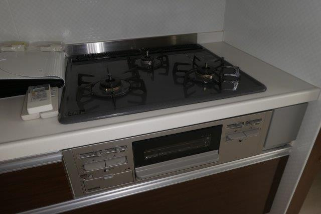 D-room平田のキッチン|３口ガスコンロ