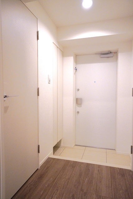 アジールコート山手動坂の玄関|※写真は同タイプ住戸です。