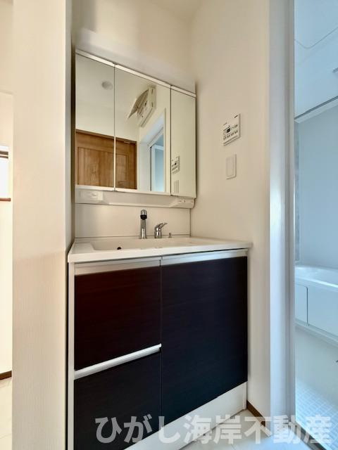 茅ヶ崎市円蔵1丁目　新築戸建　全２棟の独立洗面台|三面鏡化粧台